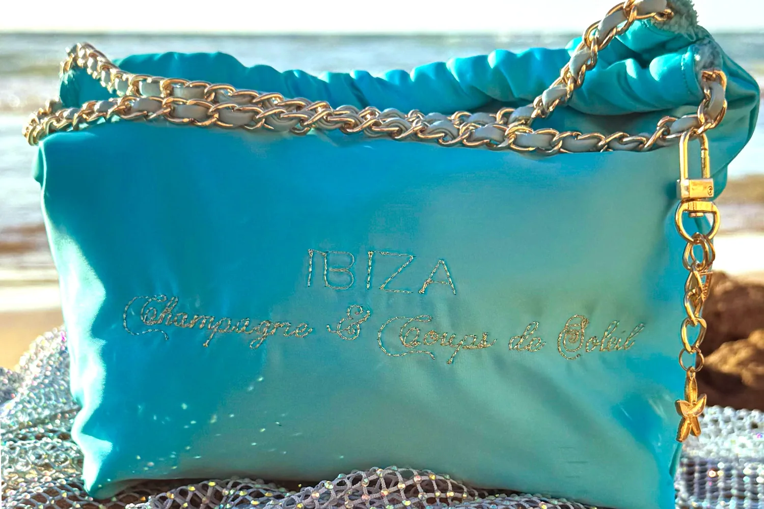Broderie fil doré du sac du soir boreal