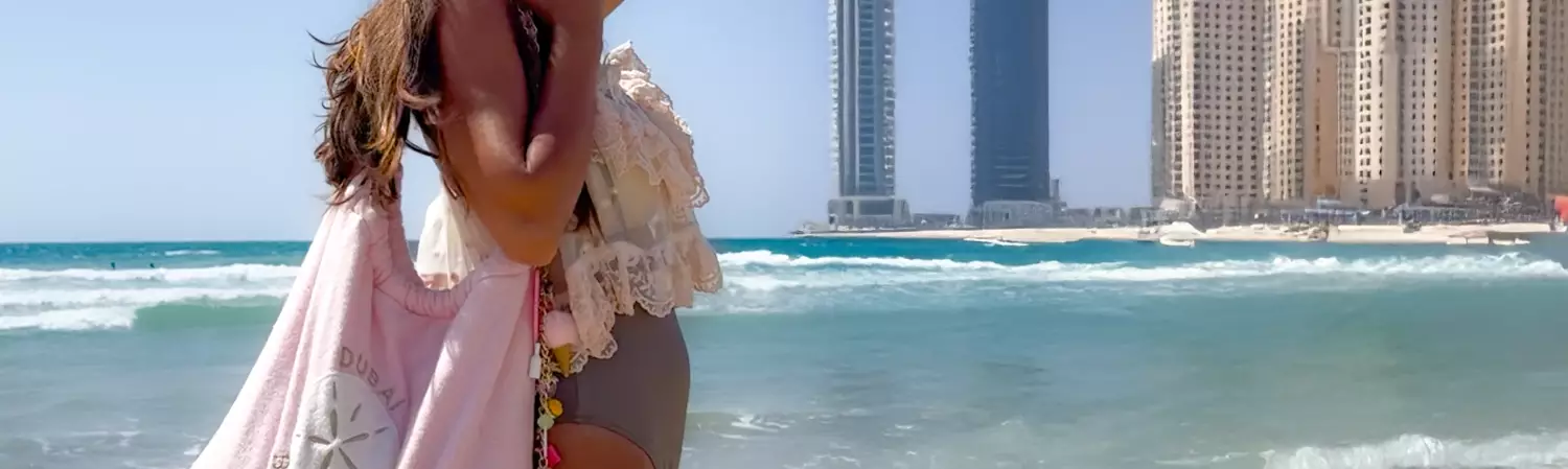 Leslie-Sulman-Beach-Beyond-Collection-26-bikini-society-3 Sac de plage en éponge baby pink personnalisé